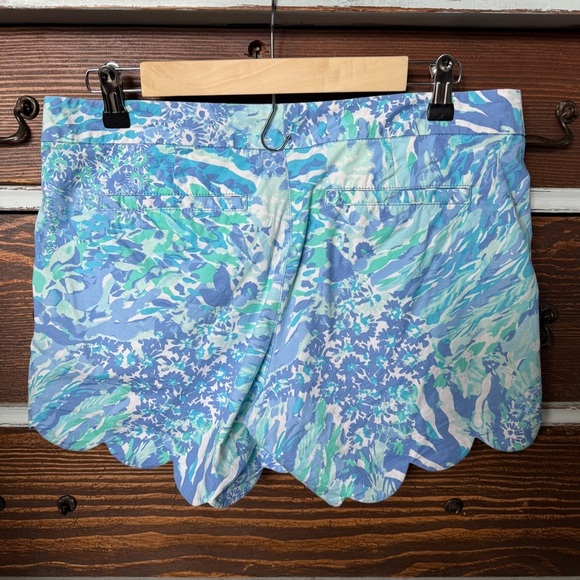 Lilly Pulitzer Buttercup Short Blue Haven Scalloped Hem - Picture 2 of 7